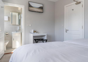 Burrows Lodge, Brownstown Head Room 4